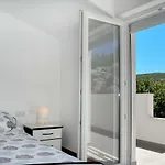 Modern Private Villa Bonaventura With Pool & Jacuzzi & Bbq For Families & Groups Near Split Willa Neoric